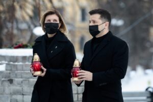 Зеленский с супругой отдали дань подвигу Героев Небесной Сотни