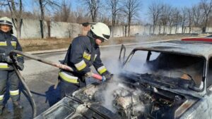 В Днепре на Канатной загорелся “ВАЗ”