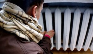 Люди замерзают в квартирах: в Днепре два дома отрезали от газа
