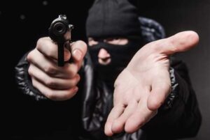 В Каменском вооруженные грабители “обчистили” магазин