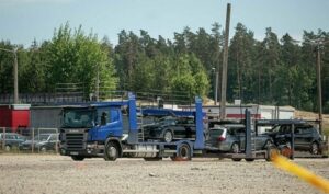 Украинцам стало значительно сложнее покупать б/у авто из Литвы