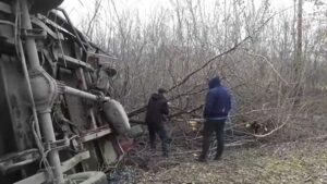 В Днепре на Красногорской перевернулся грузовик (Фото)