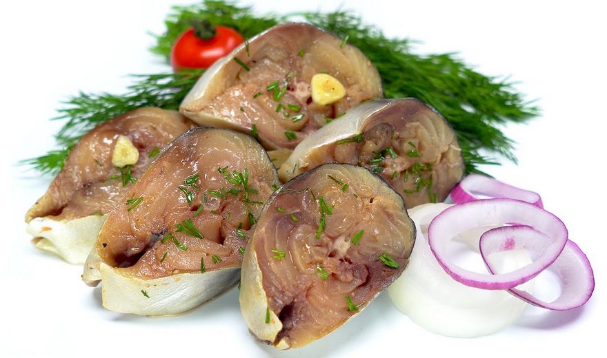 Как вкусно замариновать скумбрию: быстрый рецепт