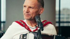 Олег Скрипка: в Сети показали роскошный дом артиста (фото)