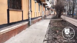 В Днепре на Инженерной отремонтировали отмостку вокруг дома