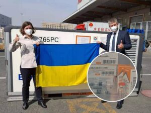 В Украину отправили первую партию китайской вакцины CoronaVac