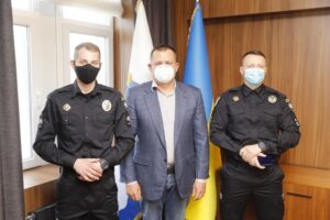 город