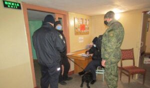 Проиграла пари: в Чернигове девочка заминировала школу