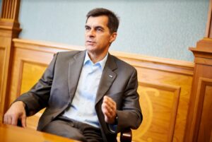 Кабмин уволил главу правления “Укрзализныци” Жмака