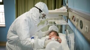 “Кровопотеря около двух литров”: в Днепре спасли роженицу с COVID-19