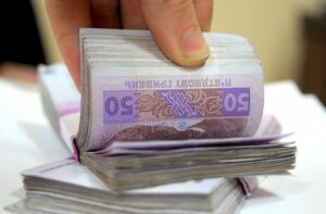 В Днепре неизвестный запер девушку в бане и украл 60 тысяч гривен