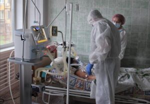 4 на ИВЛ и 17 в реанимации: в 4-ой больнице Днепра спасают пациентов с коронавирусом