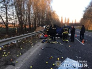 В Винницкой области лоб в лоб столкнулись грузовики: водители погибли на месте