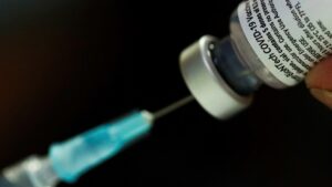 Украина заключила договор на поставку 10 млн доз вакцины Pfizer
