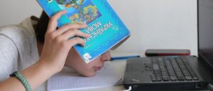 В Украине школьники могут продолжить обучение летом
