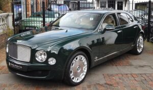 В Британии выставили на продажу Bentley королевы Елизаветы II (фото)