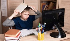 В школах Днепра продлили дистанционное обучение