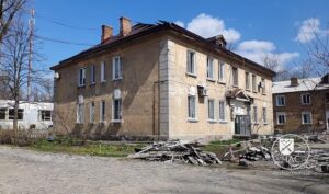 В Днепре на Рассветной капитально ремонтируют аварийную кровлю (Видео)
