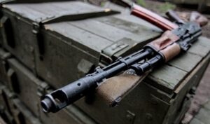 На Донбассе российский боевик застрелил 15-летнюю девочку