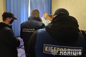 На Хмельнитчине задержали 21-летнего парня, который распространял детскую порнографию