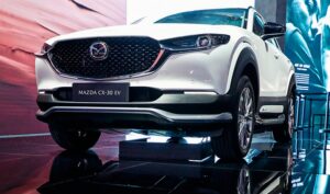 Mazda и Honda представили по электрическому кроссоверу (фото)