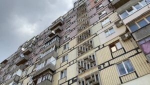В многоэтажке на бульваре Рубиновом отремонтировали систему центрального отопления (Видео)