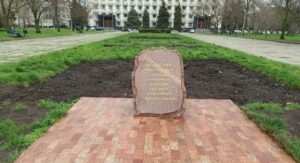 В Одессе вандалы осквернили памятник погибшим воинам АТО (фото)