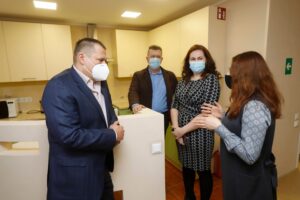 Безопасность и комплексная помощь: в Днепре открыли Центр для женщин, пострадавших от домашнего насилия