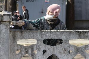 В перчатках и с граблями: инспекция по парковкам присоединилась к субботнику