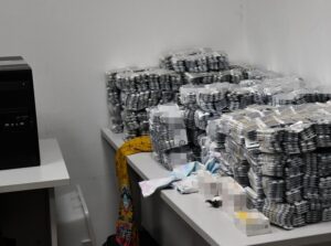 По 10 кг на чемодан: СБУ разоблачила контрабандистов, перевозивших прекурсоры через аэропорт “Борисполь”