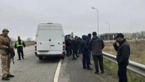 На Харьковщине СБУ задержала автобусы с “титушками”