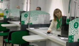 В Украине начали выдавать новые бланки удостоверения водителя