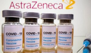 Вакцина AstraZeneca вызывает тромбоз: врач назвал причину, и как это предотвратить