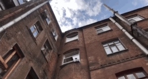 Подъезд многоэтажки на Пастера преобразился до неузнаваемости (видео)