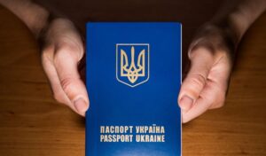 Украинка с детьми выбросили паспорта после отказа в вылете в Стамбул (видео)
