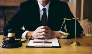 В Днепре адвокаты “сливали” информацию об обысках силовиков криминальным группировкам