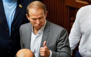 Медведчуку и Козаку объявили подозрение в госизмене