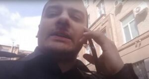 Побитый полицейскими сержант, собирает митинг в Днепре (видео)