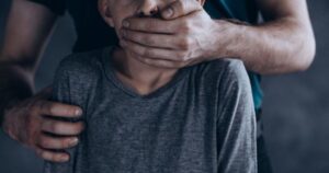 На Днепропетровщине мужчина заманил 15-летнего мальчика домой и изнасиловал
