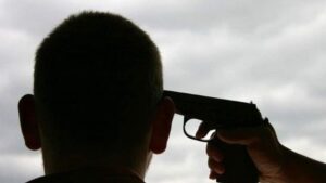 На Днепропетровщине пенсионер попрощался с детьми и выстрелил себе в голову