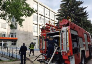 В Харькове вспыхнул масштабный пожар на заводе (фото)