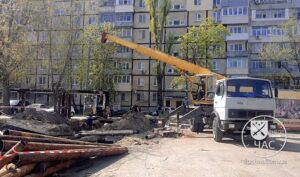 В Днепре на проспекте Героев меняют трубопровод системы центрального отопления (Видео)
