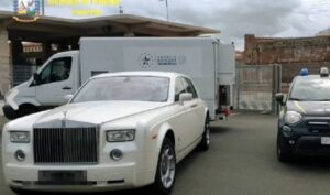 В Италии арестовали “российский” Rolls-Royce из-за кожи редкого крокодила