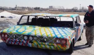 Блогеры сделали из двух “Лад” одну машину (видео)