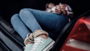 Пытался вынудить к совместному проживанию: под Одессой мужчина похитил 23-летнюю мать с ребенком