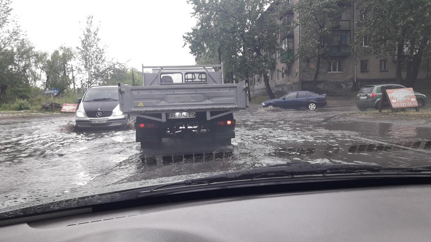 затопило улицу