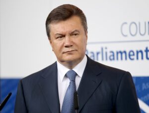 Европейский суд отменил решение о заморозке активов Януковича и его сына