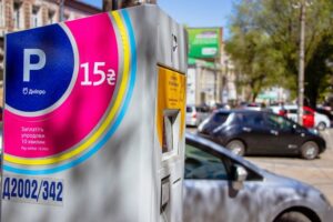 Озвучены новые тарифы на парковку в Днепре: зоны и адреса