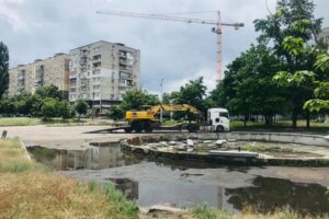 В Днепре в сквере Усачева приступили к строительству скейт-парка