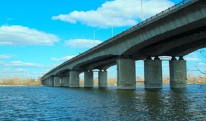 В Днепре возле Кайдакского моста из реки выловили труп рыбака